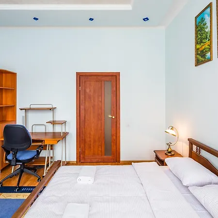 Alfa Rynok Square 30 リヴィウ