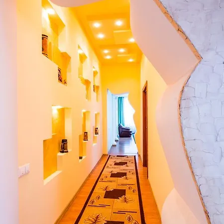 Alfa Rynok Square 30 *