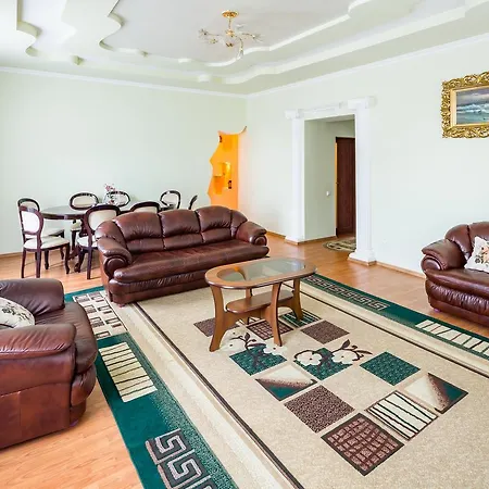 Alfa Rynok Square 30 *