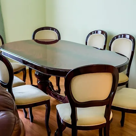 Alfa Rynok Square 30 * リヴィウ