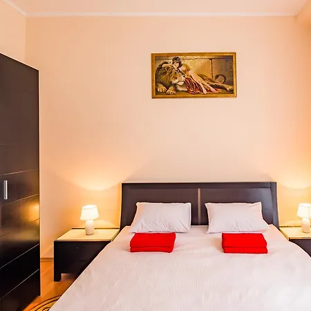 Alfa Rynok Square 30 *