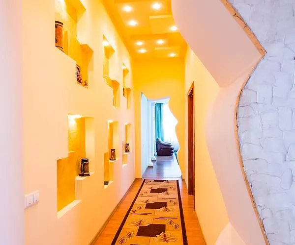 Alfa Rynok Square 30 *