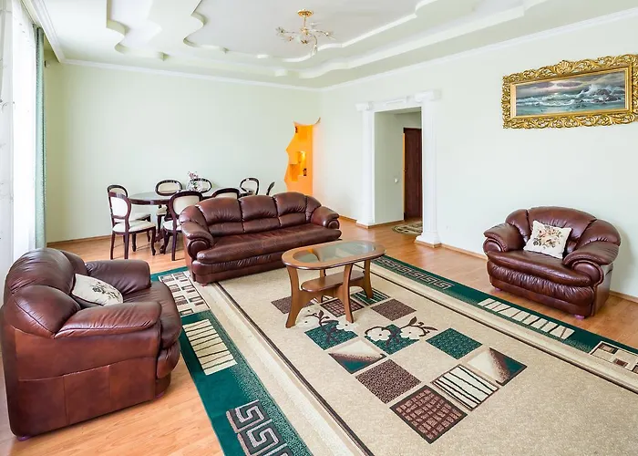 Alfa Rynok Square 30 *