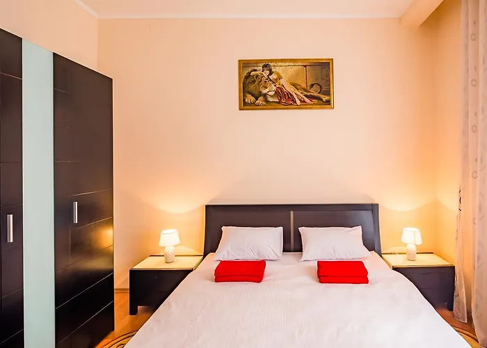 Alfa Rynok Square 30 *